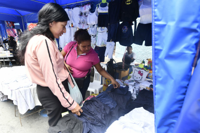 Las personas de a poco llegaron a comprar los útiles escolares
