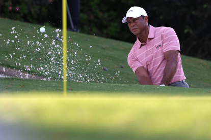 A sus 46 años de edad Woods viene teniendo molestias físicas en los últimos torneos. En febrero ya se retiró de un torneo.