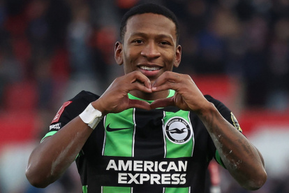 El lateral izquierdo de Brighton jugará pese a que ya no pelean por torneo UEFA