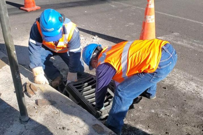 Referencial. La reposición de rejillas le cuesta a la empresa un gasto de  300 dólares  por cada una