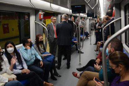 Los días que registran un mayor número de viajes son los viernes con un promedio
diario de 154.388 viajes