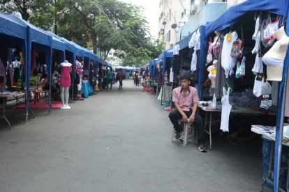 Centro. Los comerciantes esperando que los clientes lleguen.