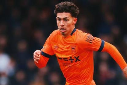 El ecuatoriano Jeremy Sarmiento jugó de titular en Ipswich