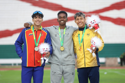 El ecuatoriano Ian Pata fue oro en los 400 m  planos en tiempo de 47.41.