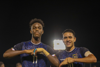 Kendry Páez (d) y Allen Obando jugaron juntos en el Sudamericano SUb-17 donde ambos fueron figuras. El mes pasado coincidieron en la selección absoluta, donde Kendry tuvo el acto de indisciplina.