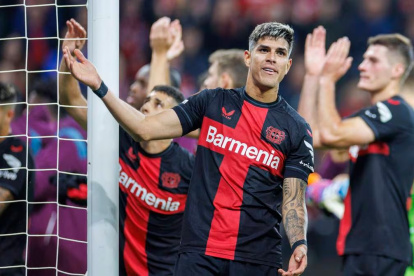De manera histórica, Piero Hincapié es campeón de la Bundesliga con Bayer Leverkusen
