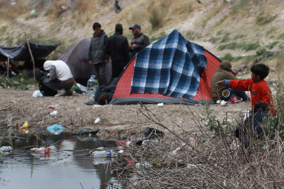 Ciudad de Juárez. Familias enteras buscan distintas maneras de sobrevivir en su camino a Estados Unidos.