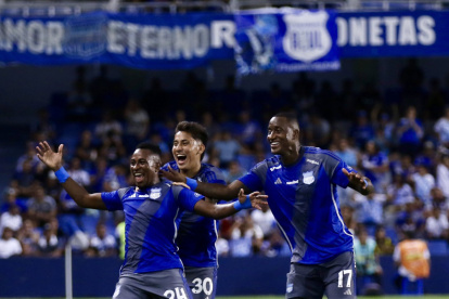 Bryan Carabalí (i) y Jaime Ayoví (d) anotaron ante Cumbayá