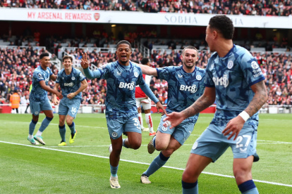 Aston Villa venció 0-2 a Arsenal y no le permitió sumar en la clasificación de la Premier League