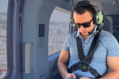 Durante la entrevista concedida a SBS, Australia, Noboa realizó un recorrido en helicóptero con el equipo de prensa.