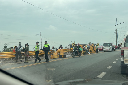 Uniformados llegaron para colaborar con la situación