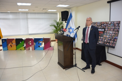 El embajador de Israel Tzach Sarid durantela rueda de prensa