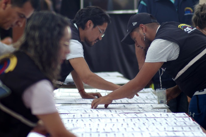 CNE. Revisión del material electoral para las votaciones del domingo.