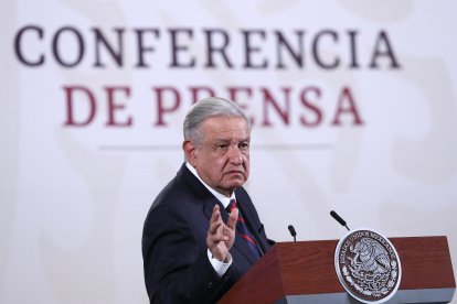 El presidente de México, Andrés Manuel López Obrador, habla este martes durante una rueda de prensa en Palacio Nacional en la Ciudad de México (México).