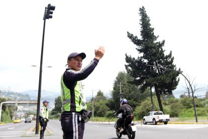 Más agentes fueron desplegados a las calles para gestionar el tránsito vehicular.