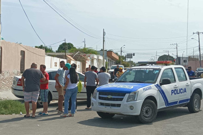 Panorama. La Policía desplegó un rastreo para ubicar a quienes atacaron al profesional dental, en Salinas.