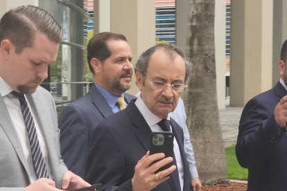 Proceso. Pólit y su familia se han portado agresivos con la prensa en medio de las coberturas sobre el proceso legal. Piden desalojar a los periodistas del lugar.