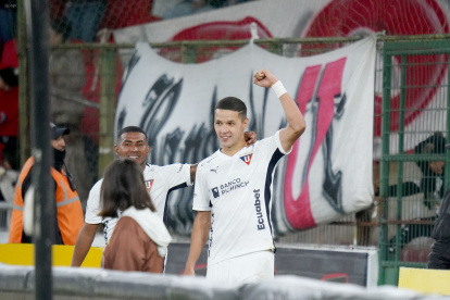 El delantero paraguayo Álex Arce marcó los dos goles de la victoria como local de Liga de Quito sobre Delfín.