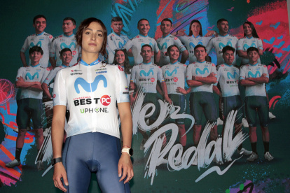 Anna Marie Torres compagina las competencias de triatlón con las de ciclismo.