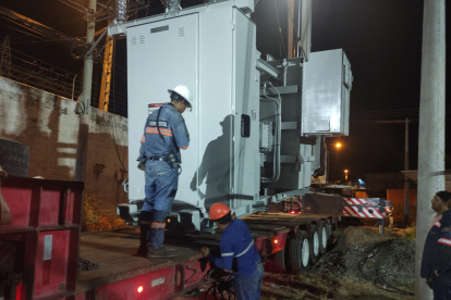 CNEL indicó que el corte de energía en Naranjal se debía al daño de un transformador.