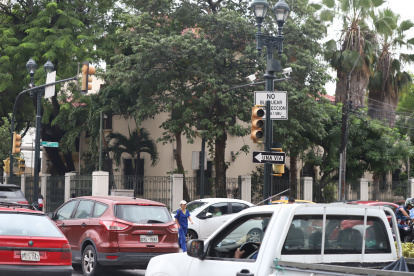 Guayaquil en caos por la falta de semáforos debido a los cortes de luz.