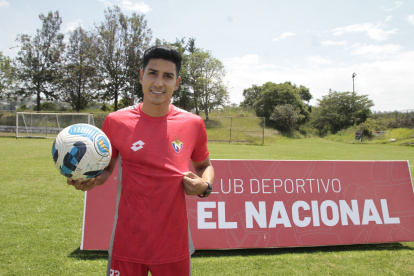 El defensa Daniel Obando está listo para frenar a los ofensivos de Barcelona.