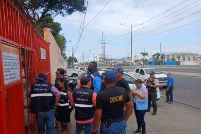 Funcionarios municipales clausuraron el establecimiento donde se registraron riñas durante una fiesta.