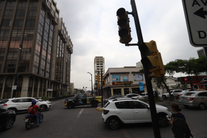 Guayaquil sin luz y sin semáforos.