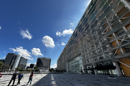 La Plataforma Financiera, en el norte de Quito, lucía vacío porque no había atención de las dependencias del sector público.