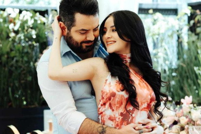 Jose Eduardo Derbez y Paola Dalay pronostican convertirse en padres entre junio y julio.