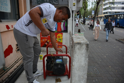 Estos generadores abastecen por unas horas, los propietarios deben usar su dinero para comprar gasolina y funcione durante los cortes prolongados.