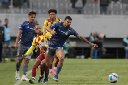 Aucas golea a Emelec en el primer tiempo.