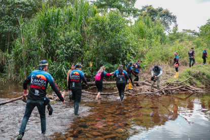 Las guías con discapacidad auditiva lucen sus trajes típicos y simbólicos para dar a conocer sus tradiciones y cultura.