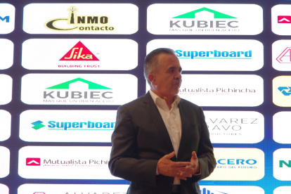 Henry Yandún, presidente de Constructores Positivos, en la presentación del portal web.
