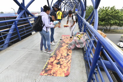 La ciudadanía exige más controles en los puentes peatonales.