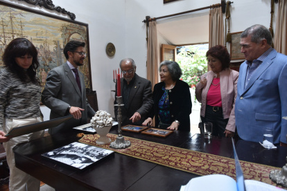 Los integrantes de la Colonia de Quiteños residentes en Quito se reúnen en la Casa del Higo, donde comparten historias y leyendas de la capital ecuatoriana.