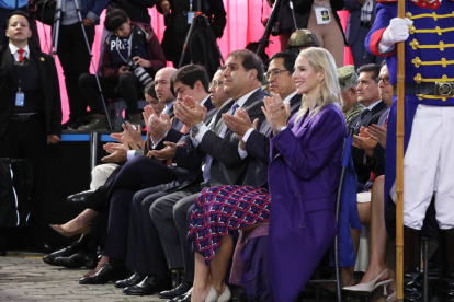 La primera dama asistió a la inauguración de la jornada electoral junto a su esposo, el presidente Daniel Noboa.