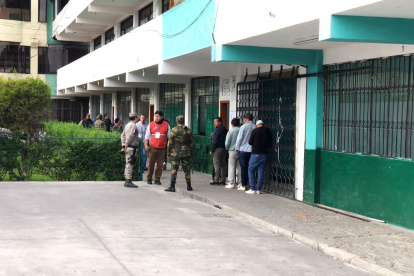 Soldados de reserva participan en la seguridad del proceso electoral