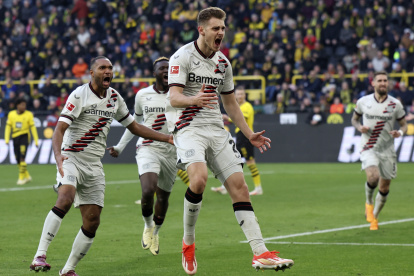 Josip Stanišić marcó el gol del empate de Bayer Leverkusen.