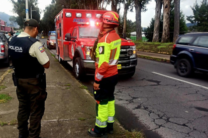 El trabajador cayó desde la altura de un tercer piso en el sur  de  Quito.