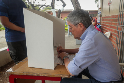 Guillermo Lasso votó esta tarde en Guayaquil.