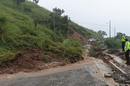 El deslave dejó aisladas a decenas de personas en varias localidades de Chimborazo.
