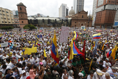 Protesta. Decenas de colombianos se tomaron las calles, cansados de las fallas en el sistema de salud.