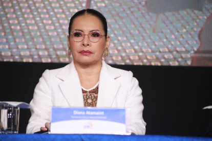 Diana Atamaint, presidenta del CNE.