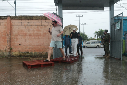 En varias provincias del país se registraron lluvias durante esta jornada electoral