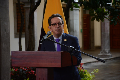 Roberto Izurieta en rueda de prensa