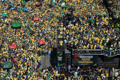 Miles de brasileños salieron a las calles en apoyo de Jair Bolsonaro.