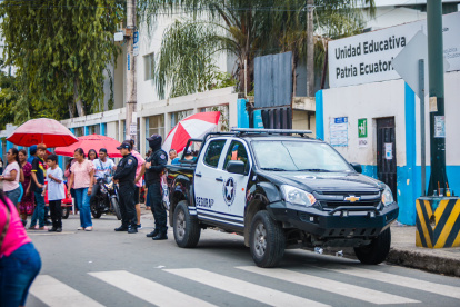Uniformados vigilaron los recintos electorales en Guayaquil