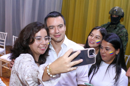 El Presidente, Daniel Noboa Azin, sosostuvo un conversatorio con jóvenes de la provincia del Guayas, el 18 de abril.