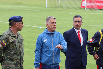 Marcelo Zuleta (c) fue presentado a los jugadores en el complejo de El Nacional.